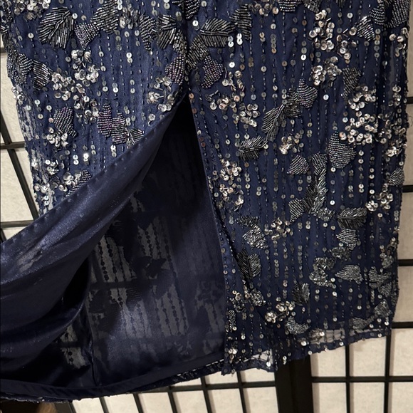 Mac Duggal Embellished High Neck Long Sleeve Midi Dress
Size 12 Brand NWT - Picture 14 of 14